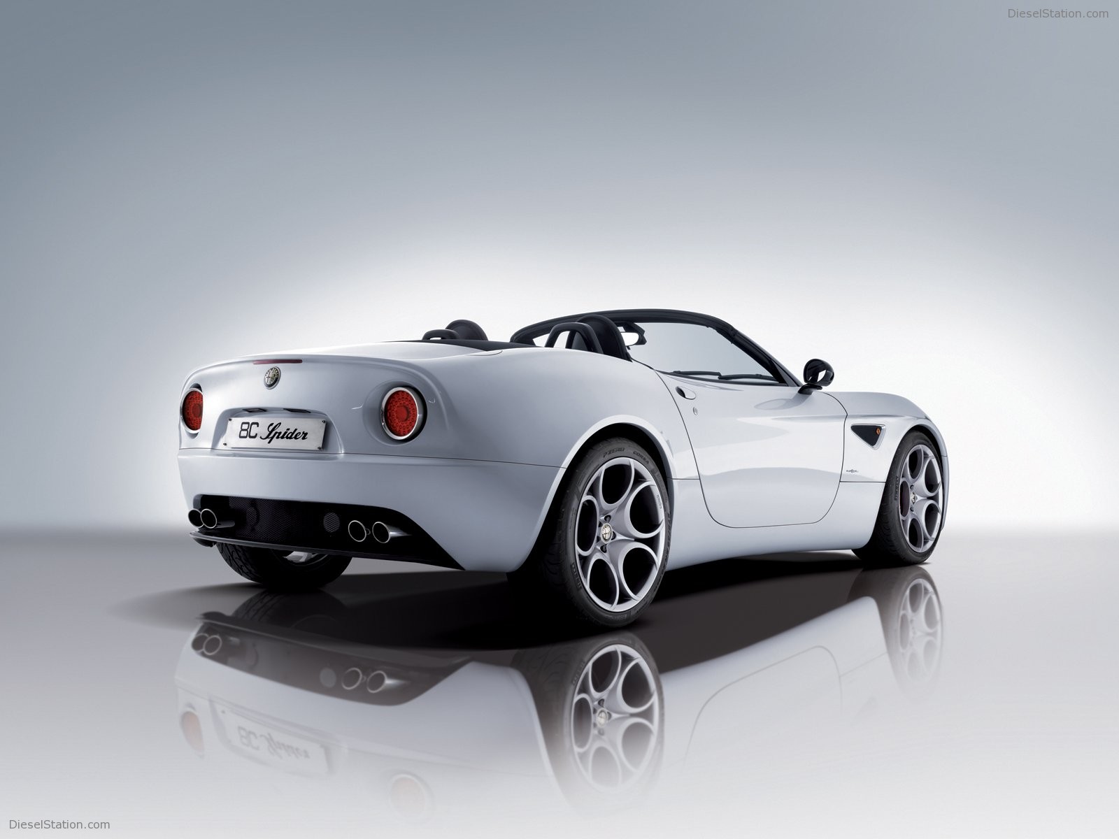 Alfa 8C Spider (2008) Car Pictures